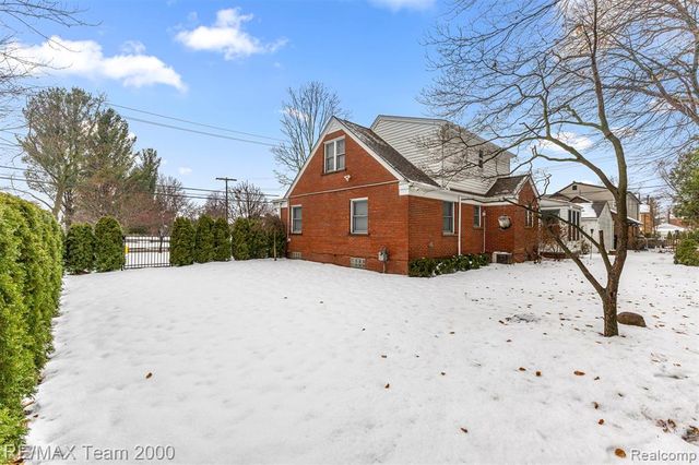 835 S Silvery Lane, Dearborn, MI 48124