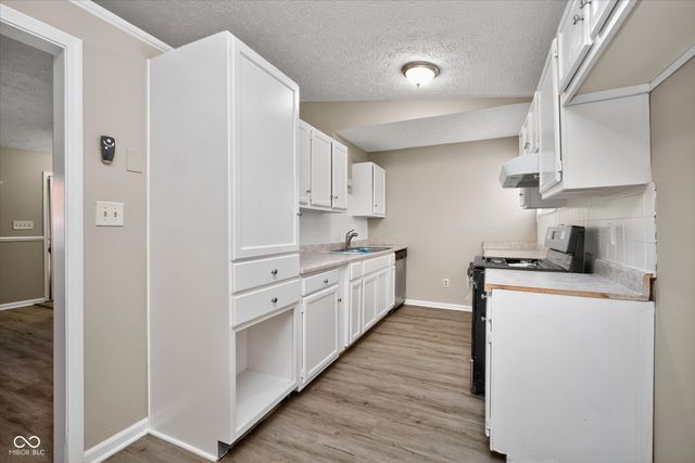 7724 Gordon Way, Indianapolis, IN 46237