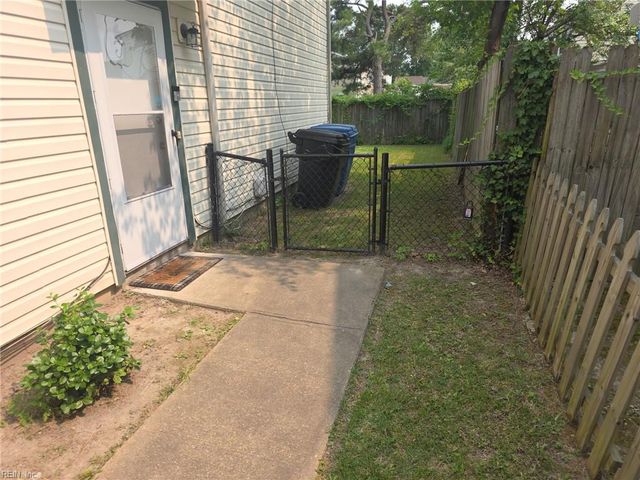 5925 Blackpoole LN, Virginia Beach, VA 23462