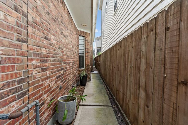 4223 Rose Street, Houston, TX 77007