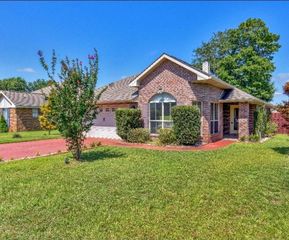 2269 Farrington E Loop, Semmes, AL 36575