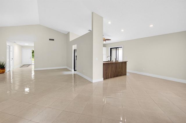 182 Temple Avenue, Boynton Beach, FL 33436