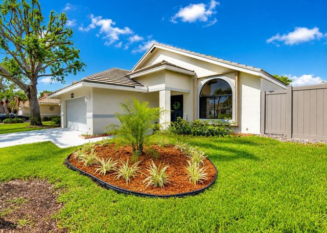182 Temple Avenue, Boynton Beach, FL 33436