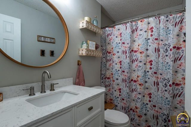 4800 SW Cochise AVE, Topeka, KS 66614