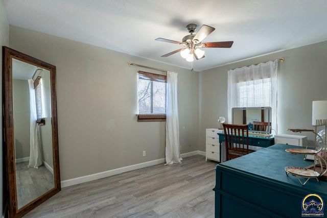 4800 SW Cochise AVE, Topeka, KS 66614