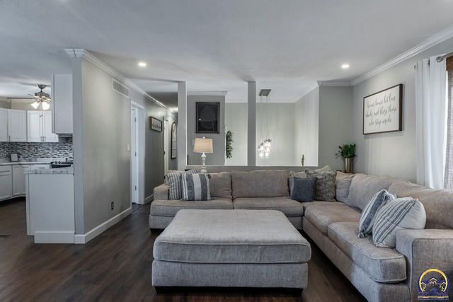 4800 SW Cochise AVE, Topeka, KS 66614