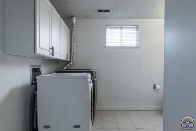 4800 SW Cochise AVE, Topeka, KS 66614