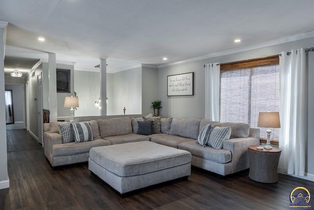 4800 SW Cochise AVE, Topeka, KS 66614