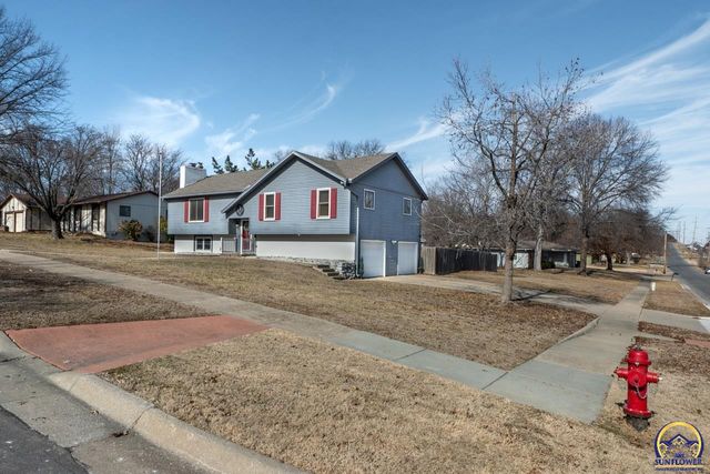 4800 SW Cochise AVE, Topeka, KS 66614