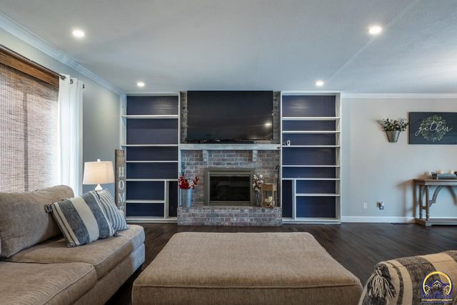 4800 SW Cochise AVE, Topeka, KS 66614