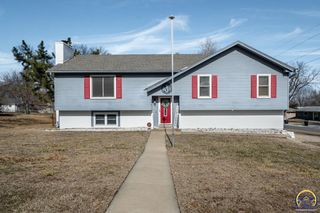 4800 SW Cochise AVE, Topeka, KS 66614