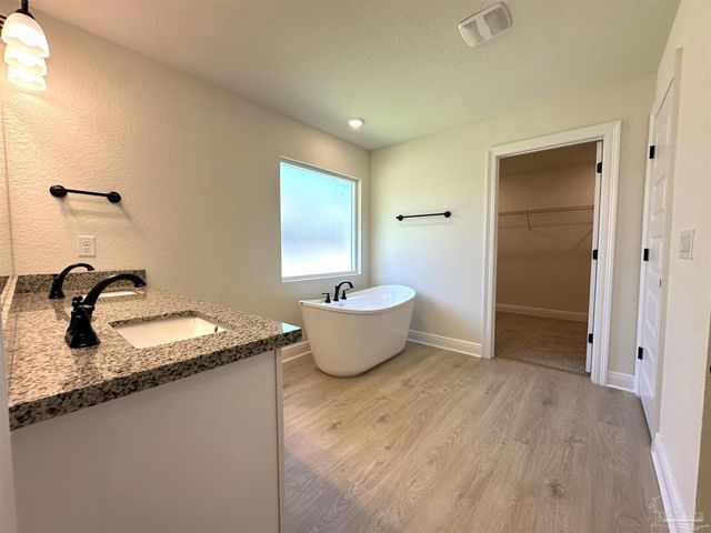 5263 Barnett Rd, Pace, FL 32571