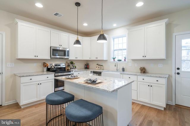 6 MARION ST, Schwenksville, PA 19473