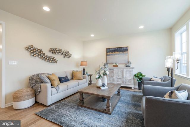 6 MARION ST, Schwenksville, PA 19473