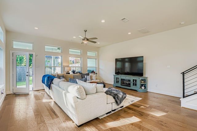 1012 W 23rd Street, Houston, TX 77008