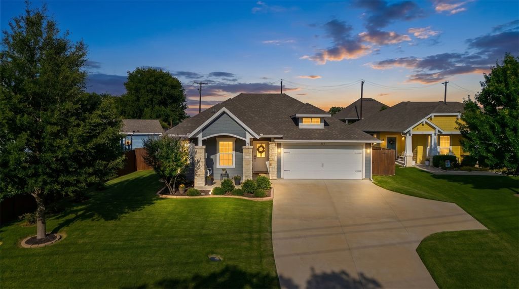 721 W Kimball Street, Mansfield, TX 76063