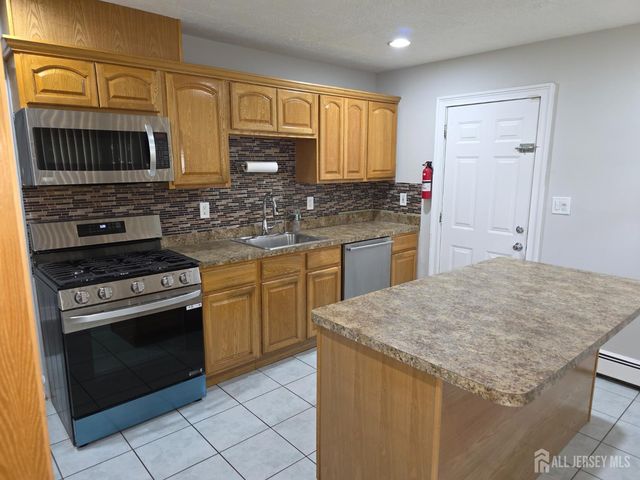 17 Colton Road, Edison, NJ 08817