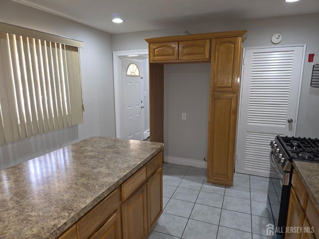 17 Colton Road, Edison, NJ 08817