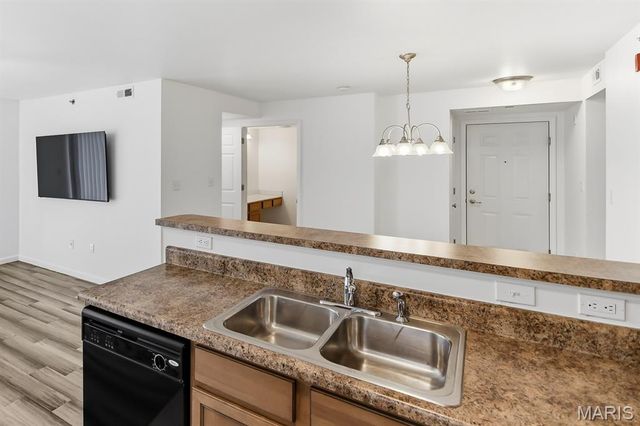 9755 Newham Drive 10D, St Louis, MO 63123