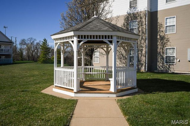 9755 Newham Drive 10D, St Louis, MO 63123