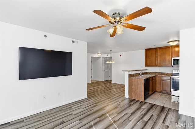 9755 Newham Drive 10D, St Louis, MO 63123