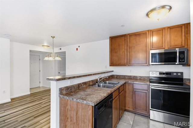 9755 Newham Drive 10D, St Louis, MO 63123