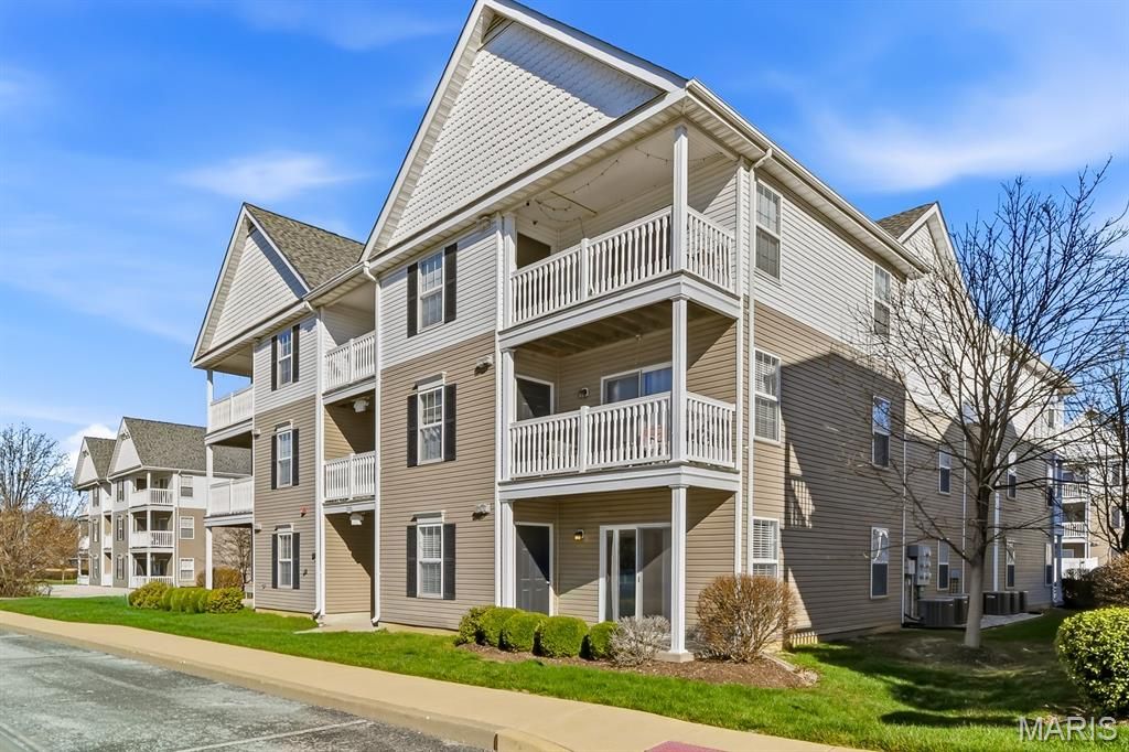 9755 Newham Drive 10D, St Louis, MO 63123