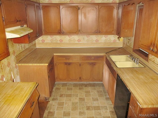 616 GLADE PARK Drive, Montgomery, AL 36109