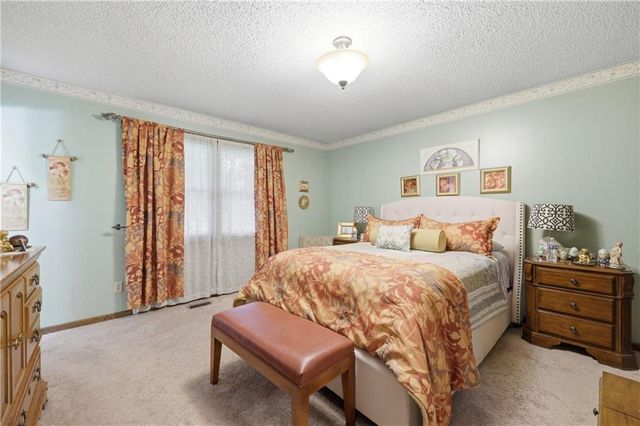 4680 N OLIVE Street, Kansas City, MO 64116