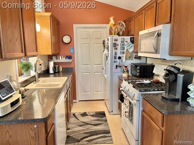 14106 WATERSWAY Drive 40, Gibraltar, MI 48173