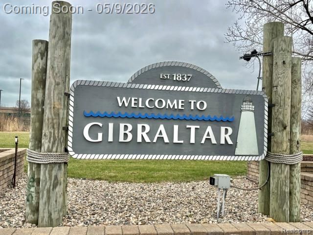 14106 WATERSWAY Drive 40, Gibraltar, MI 48173
