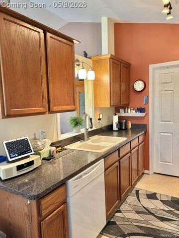 14106 WATERSWAY Drive 40, Gibraltar, MI 48173