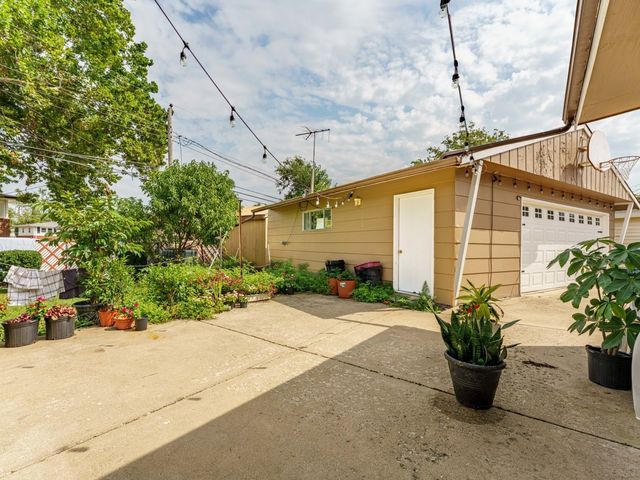 93 E Craig Drive, Chicago Heights, IL 60411