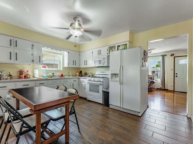 93 E Craig Drive, Chicago Heights, IL 60411