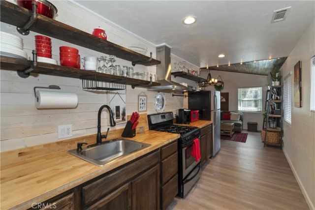 44634 Barton, Sugarloaf, CA 92386