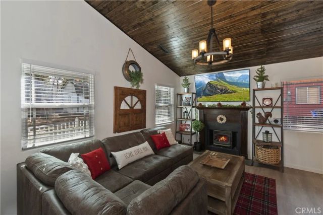 44634 Barton, Sugarloaf, CA 92386