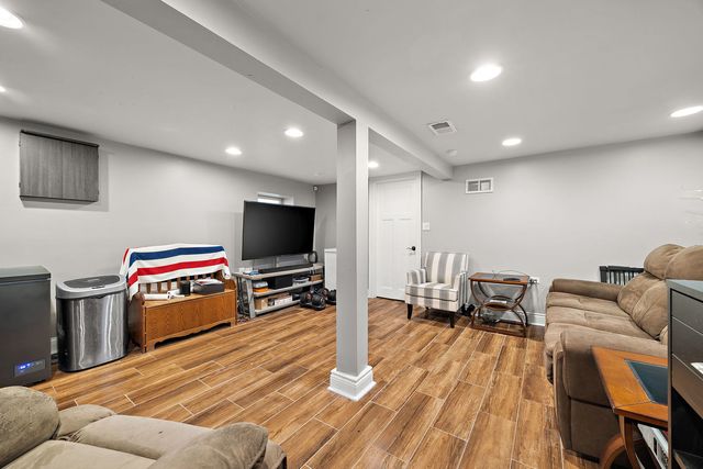 1435 Gunderson Avenue, Berwyn, IL 60402