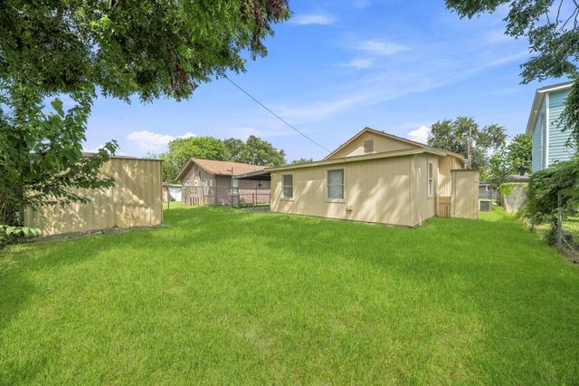 605 W Cleveland Street, Baytown, TX 77520