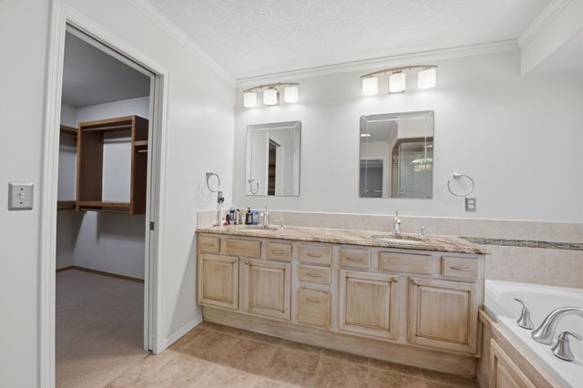 1362 N Hickory Creek, Wichita, KS 67235
