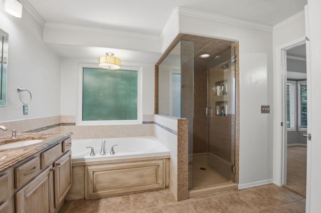 1362 N Hickory Creek, Wichita, KS 67235