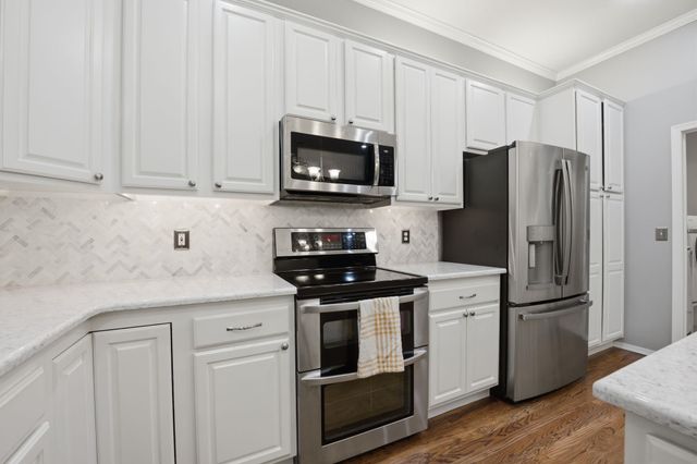 1362 N Hickory Creek, Wichita, KS 67235