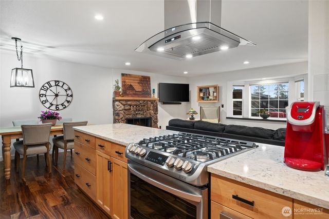 350 E Mountain View Drive, Allyn, WA 98524