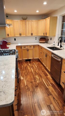 350 E Mountain View Drive, Allyn, WA 98524