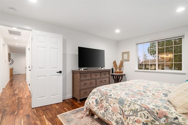 350 E Mountain View Drive, Allyn, WA 98524