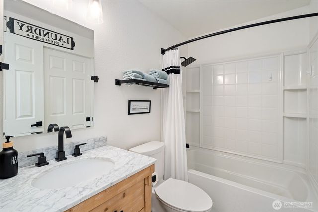 350 E Mountain View Drive, Allyn, WA 98524