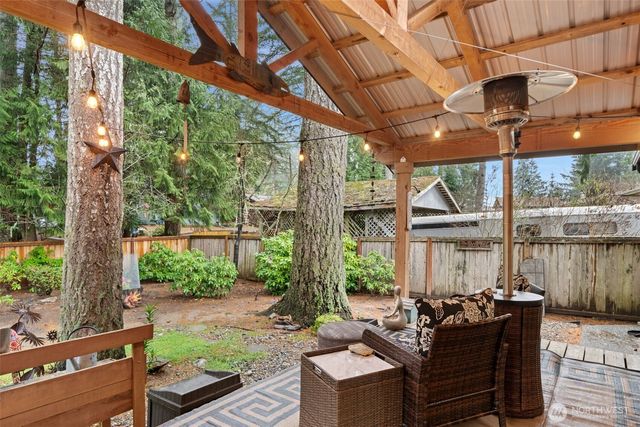 350 E Mountain View Drive, Allyn, WA 98524