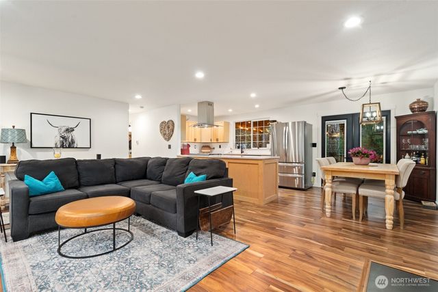 350 E Mountain View Drive, Allyn, WA 98524