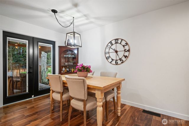 350 E Mountain View Drive, Allyn, WA 98524