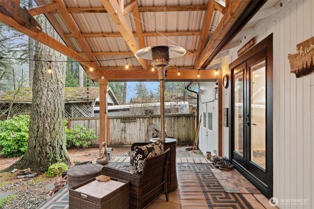 350 E Mountain View Drive, Allyn, WA 98524