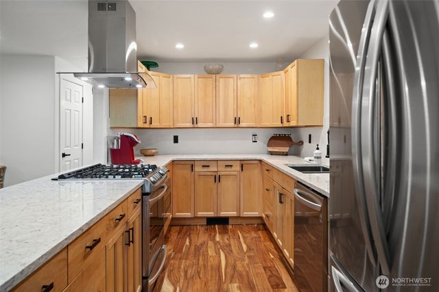 350 E Mountain View Drive, Allyn, WA 98524